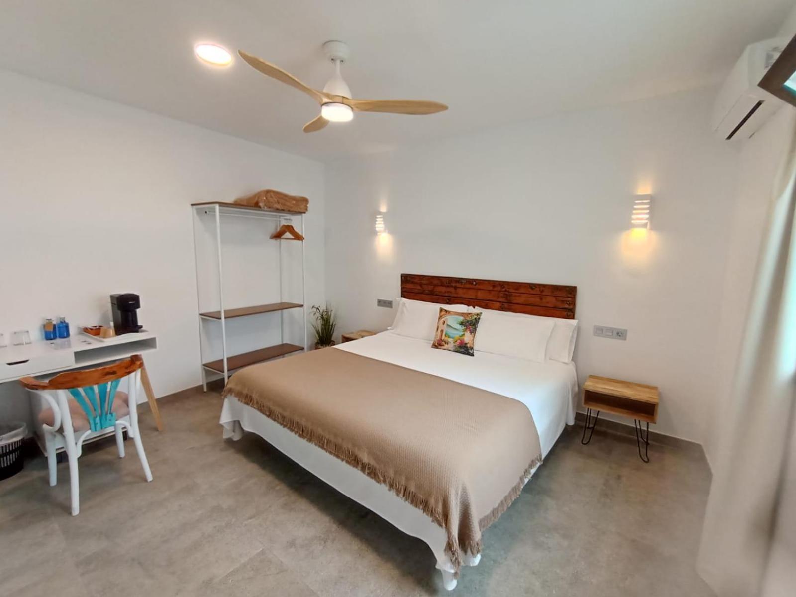 Hostal Aires Del Mar Карбонерас Екстериор снимка