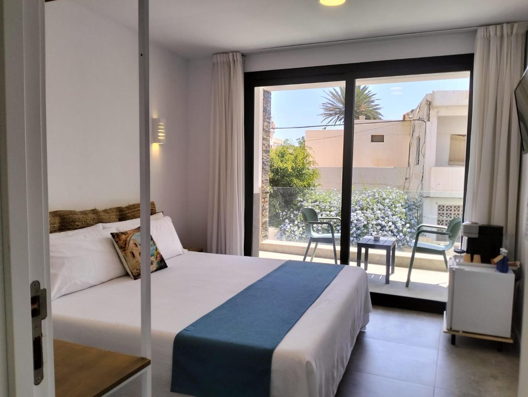 Hostal Aires Del Mar Карбонерас Екстериор снимка