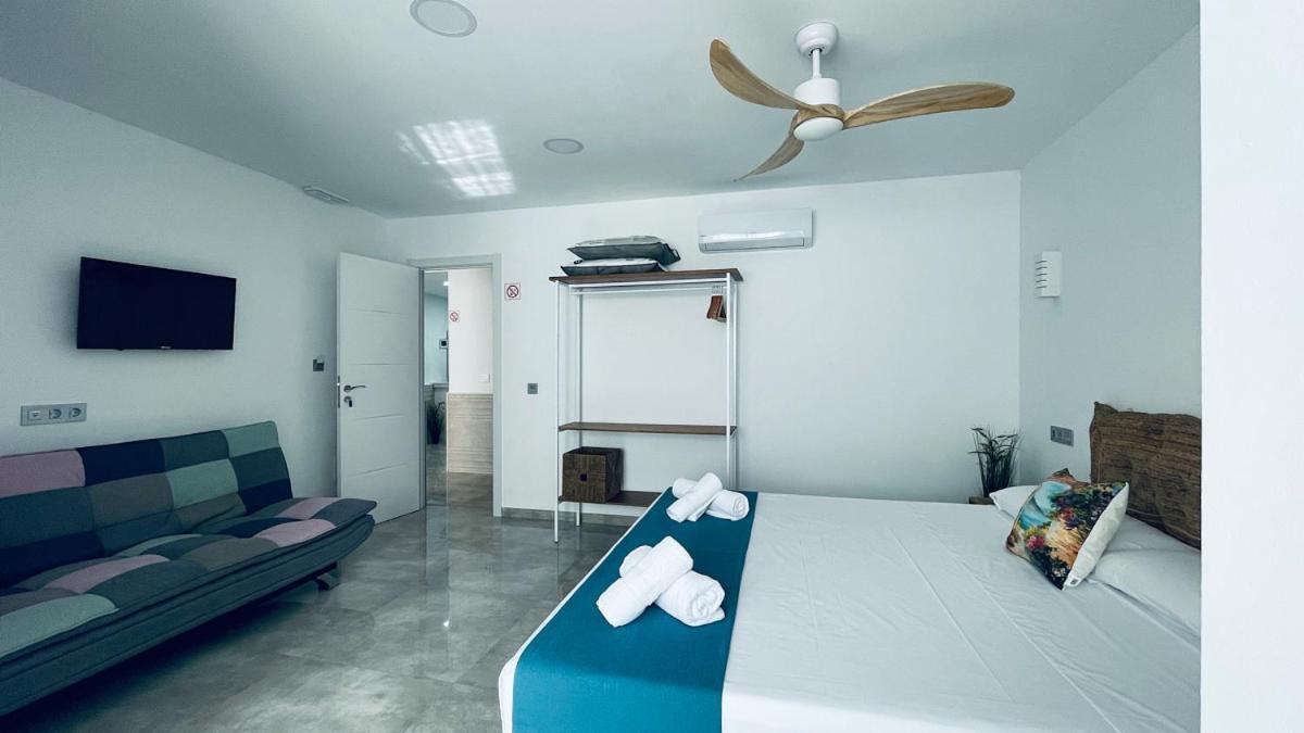 Hostal Aires Del Mar Карбонерас Екстериор снимка