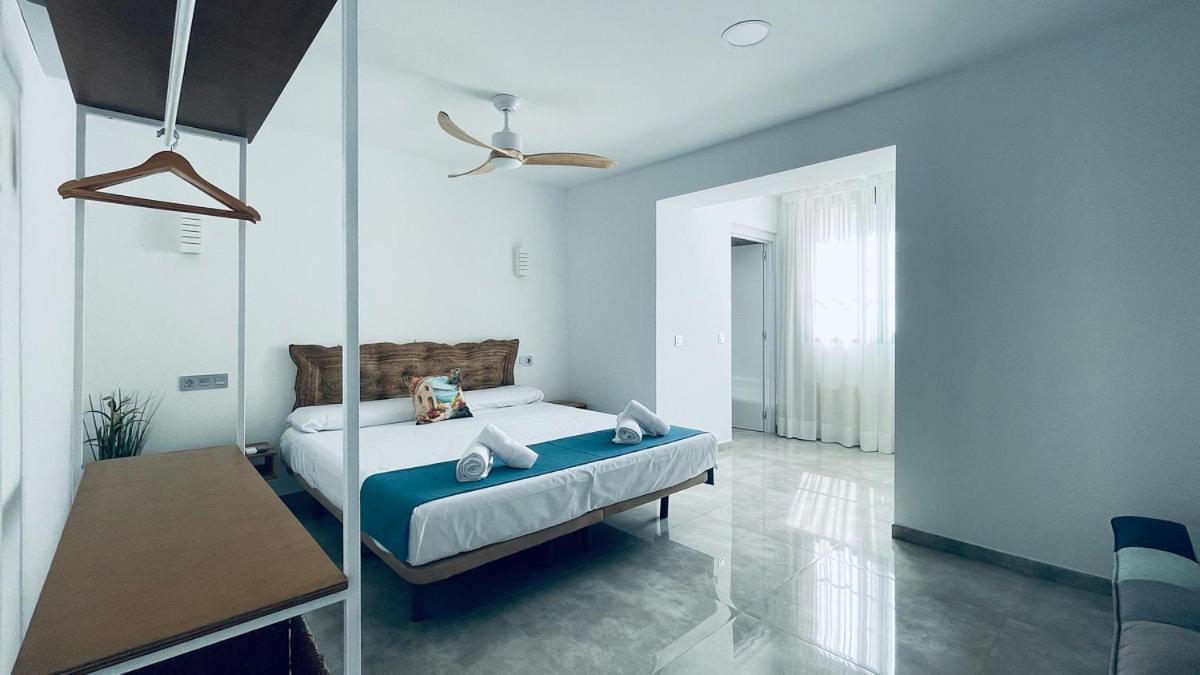 Hostal Aires Del Mar Карбонерас Екстериор снимка